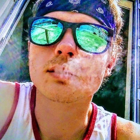 Meet your Posher, Quinton - Picture 1 of 1